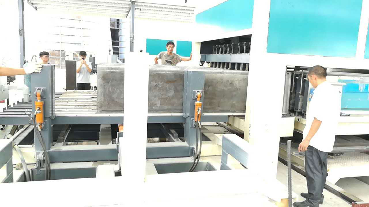 推出板 推出板